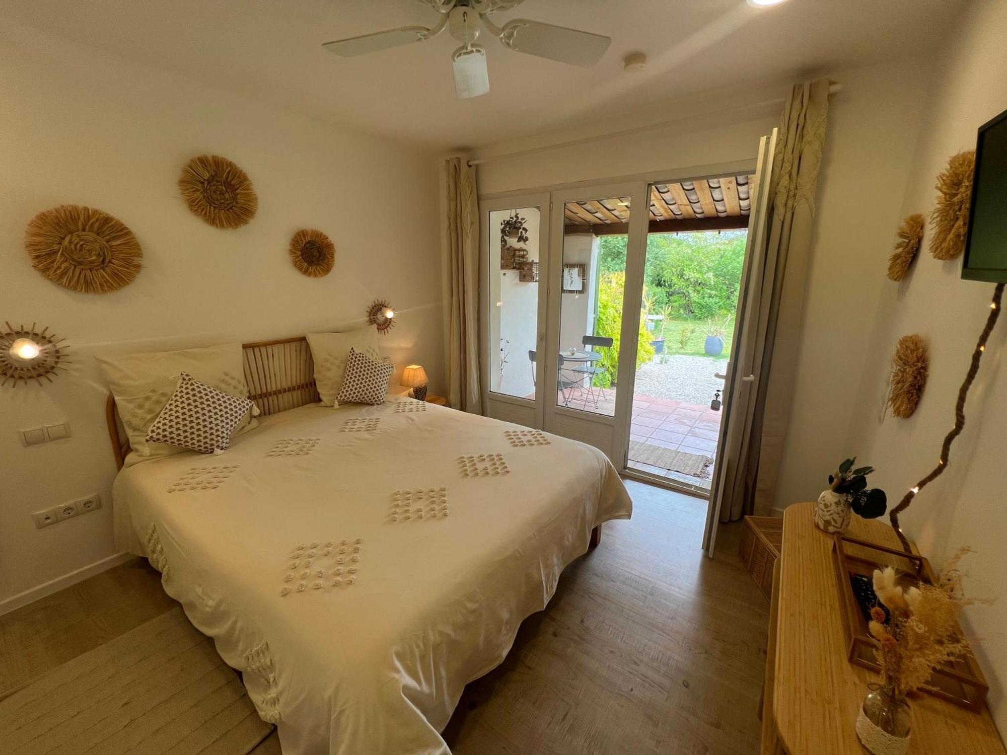 La Belle Riviere Otel Salernes Dış mekan fotoğraf